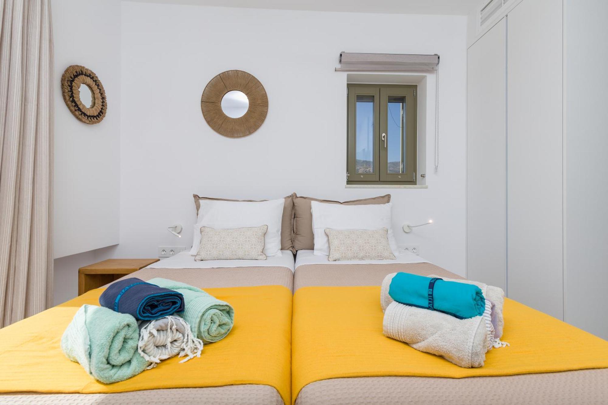 Eleonas Estate - With Partially Private Pools & Professional Tennis Court Villa Parikia (Paros)