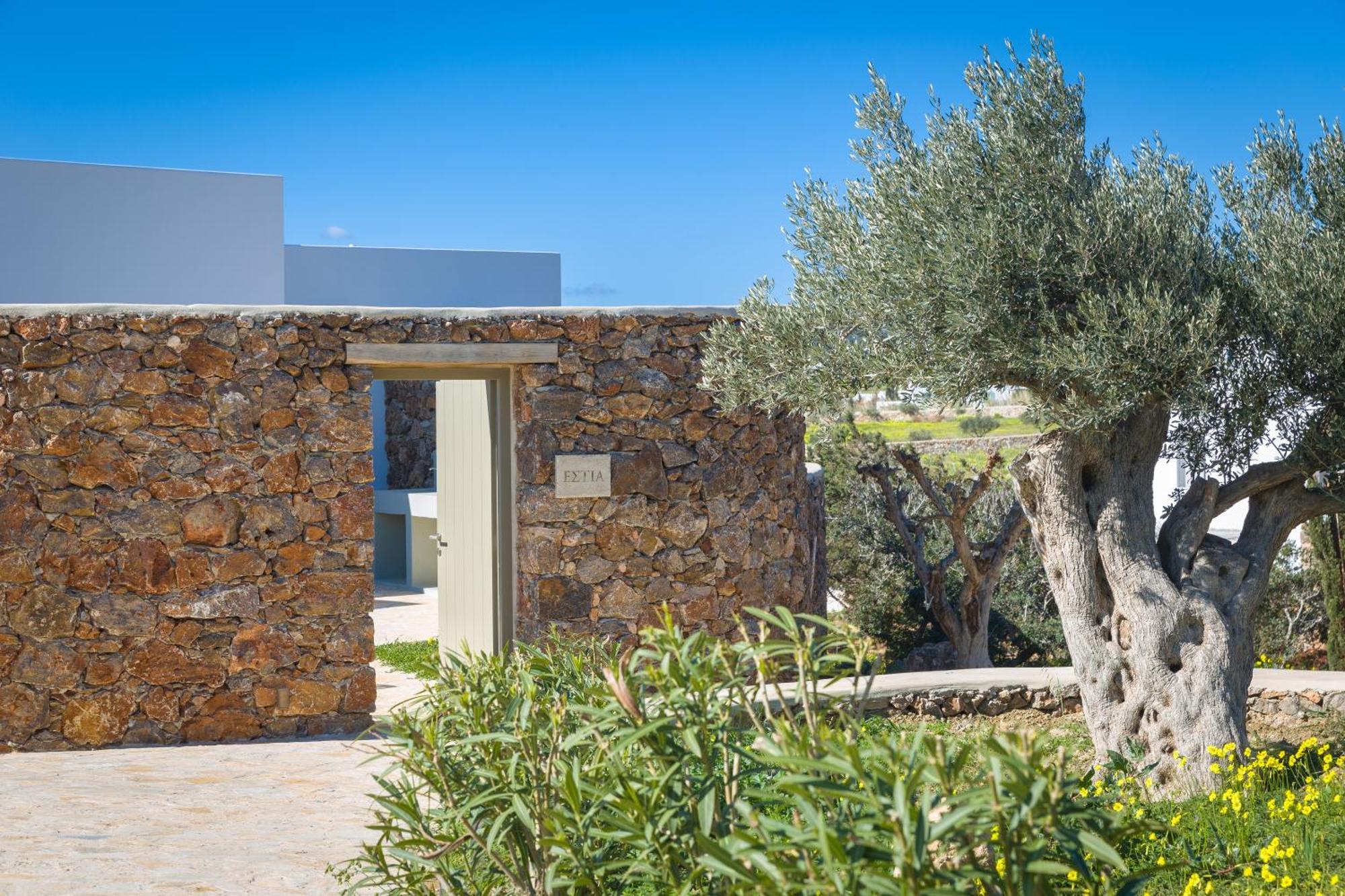 Eleonas Estate - With Partially Private Pools & Professional Tennis Court Villa Parikia (Paros)