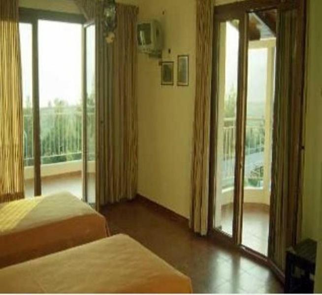 Yades Hotel *