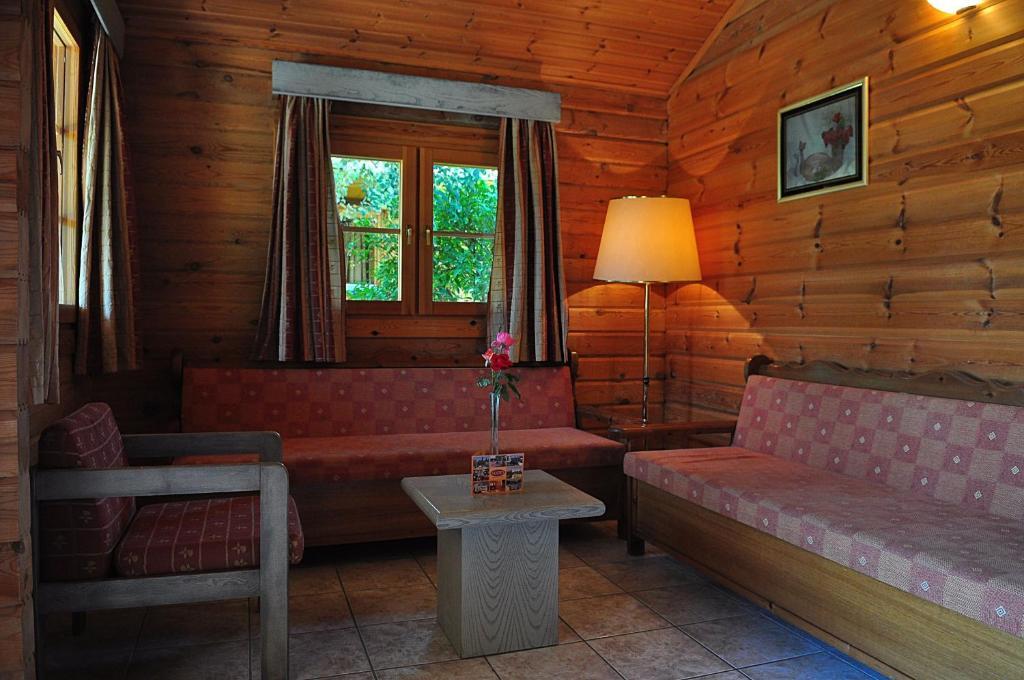 Sandy'S Studios Apartments & Log-Villas Aparthotel 2*