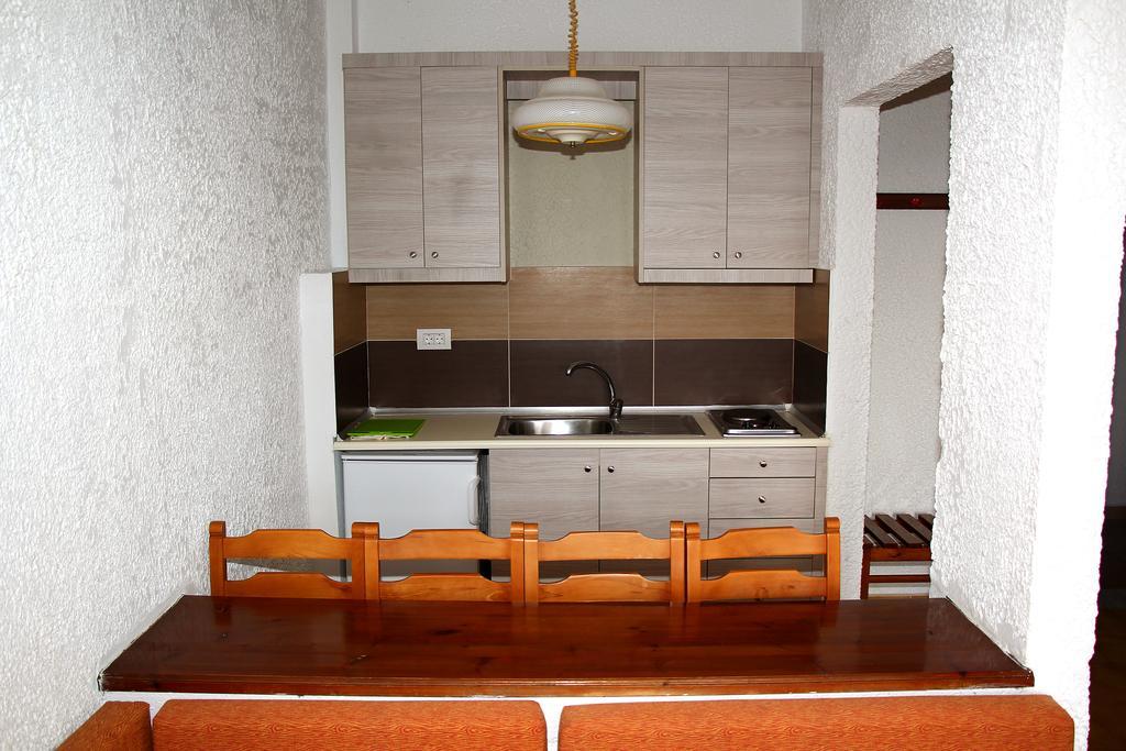 Aparthotel Karavos