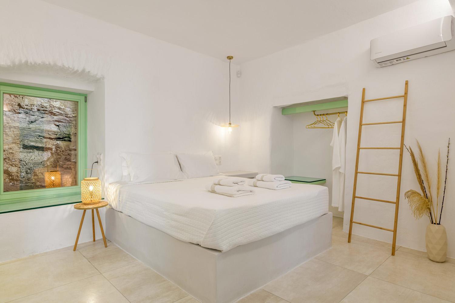 Demilia Luxury Batsi (Andros)
