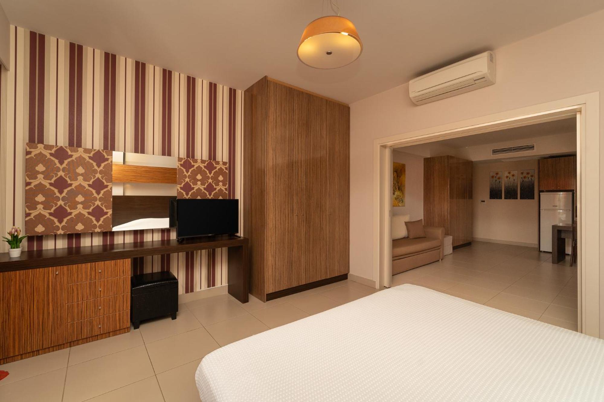 Tsokas Aparthotel 4*