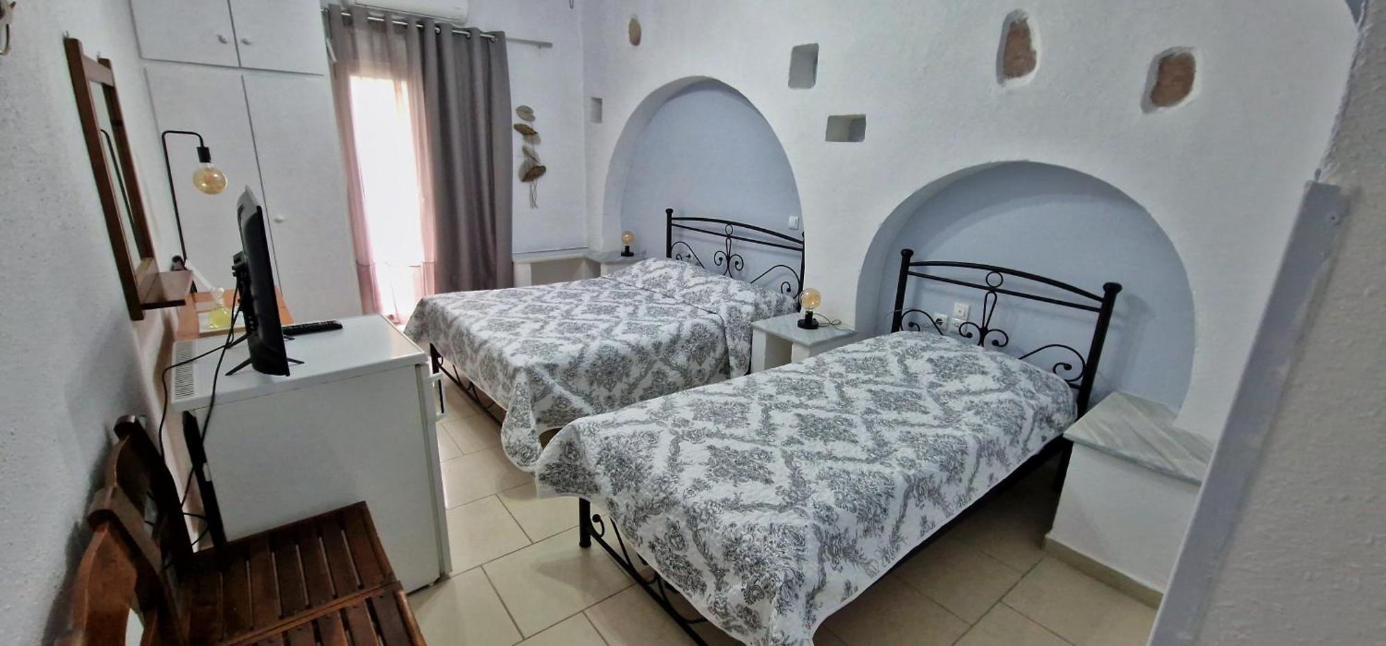 Liogerma 2* Adamantas (Milos)