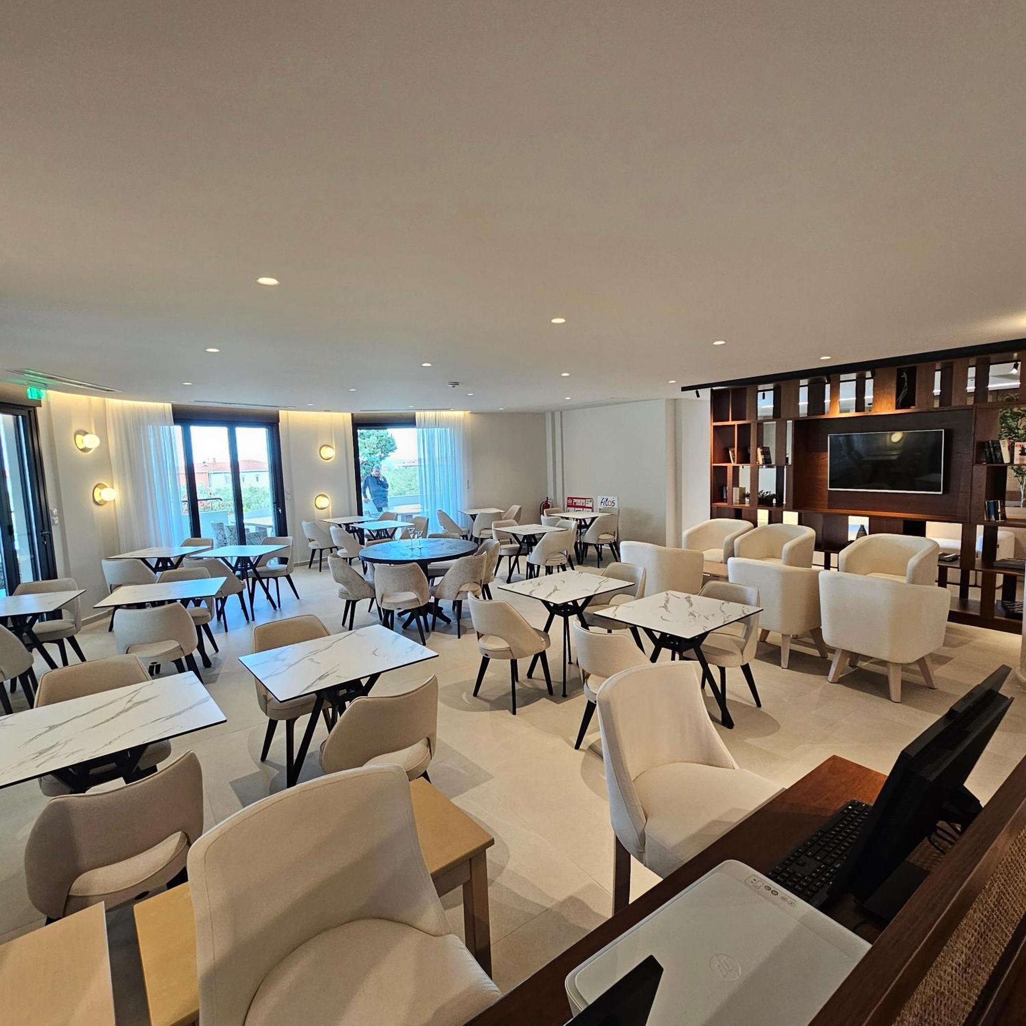 Ocean Beach Hotel 4*