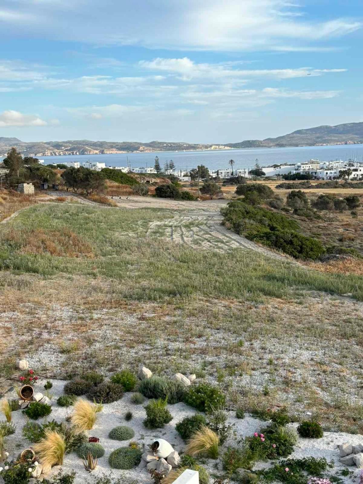 Kapetan Giannis 2* Adamantas (Milos)