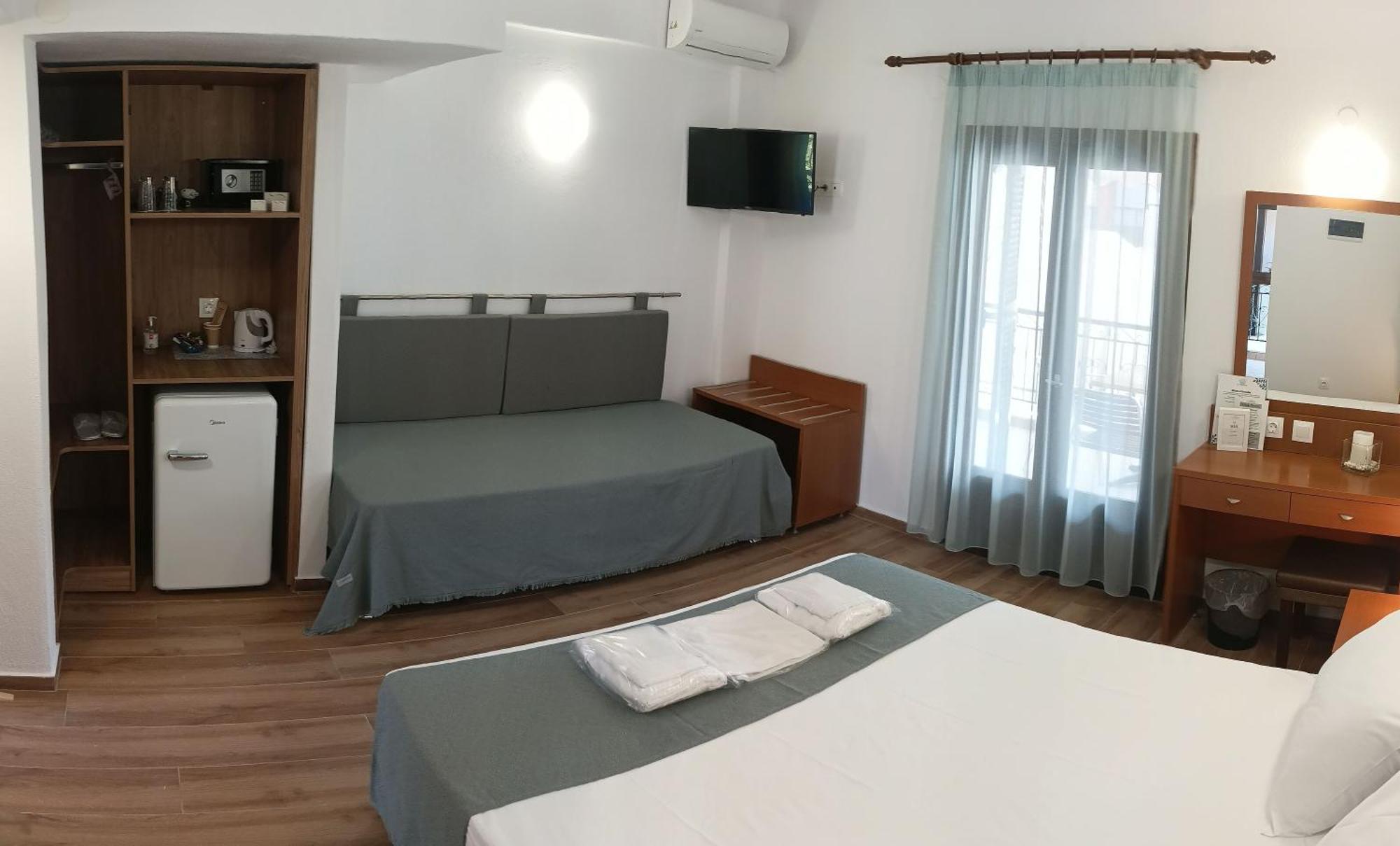 Glaros Blue Hotel *