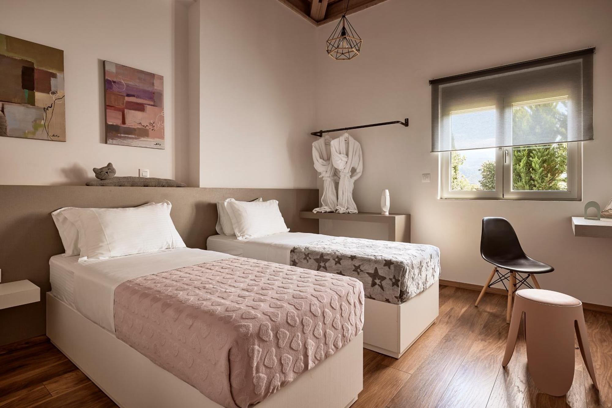 Villa Fuerte Chania - Including Two 7-seater Vans, Airport Shuttle, Breakfast