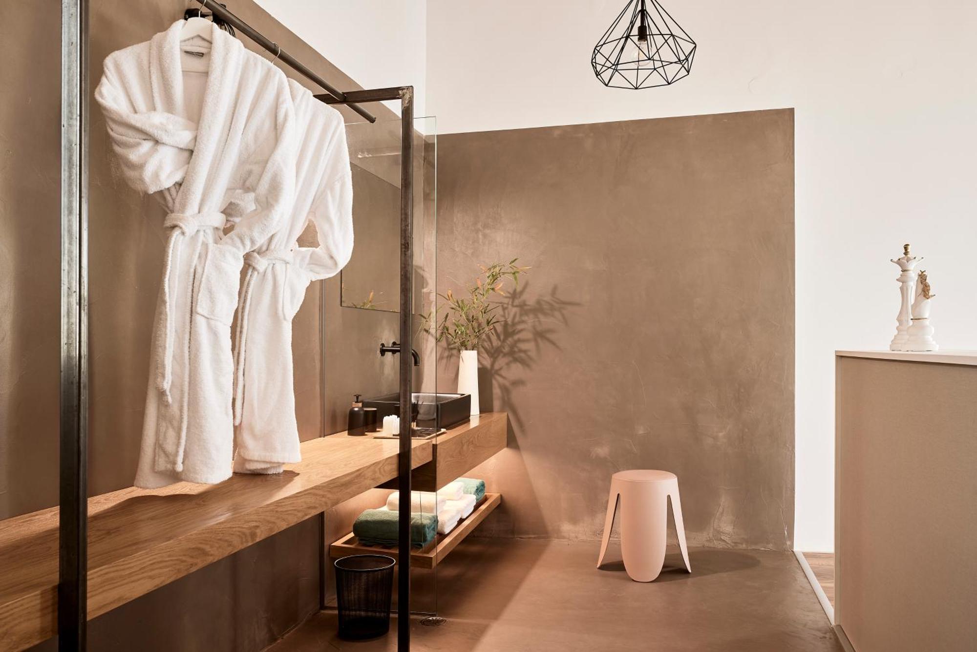 Villa Fuerte Chania - Including Two 7-seater Vans, Airport Shuttle, Breakfast *