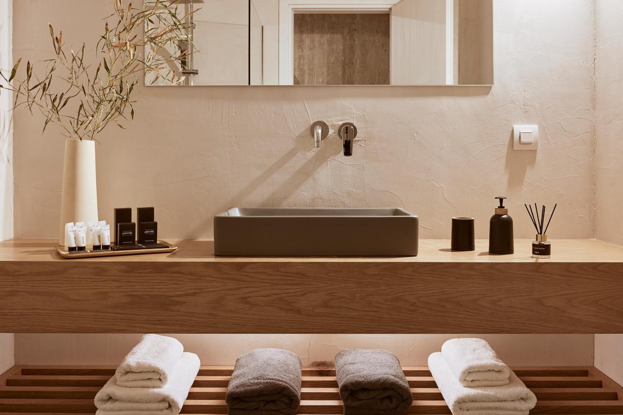 Fuerte Chania - Including Two 7-seater Vans, Airport Shuttle, Breakfast Villa Alikianos
