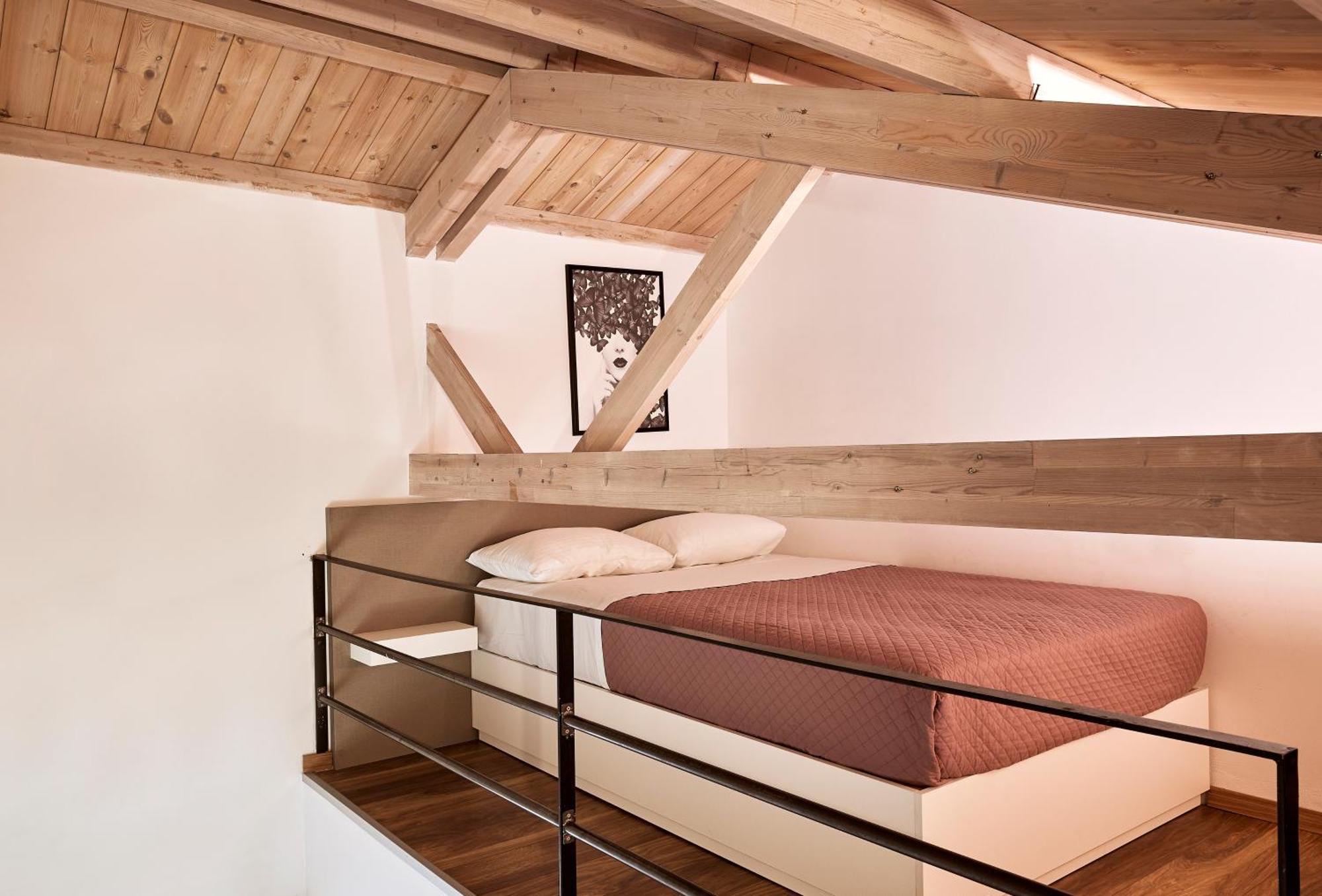 Villa Fuerte Chania - Including Two 7-seater Vans, Airport Shuttle, Breakfast Alikianos