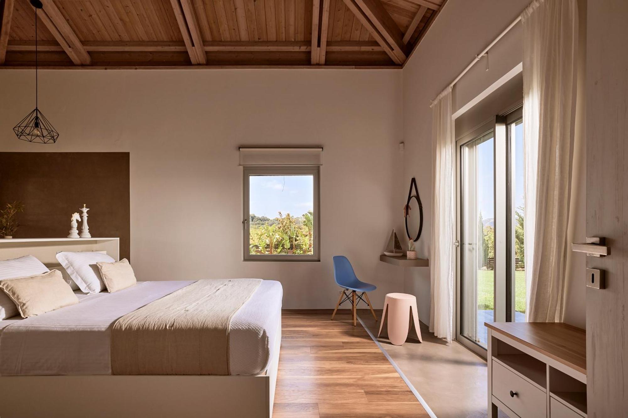 Fuerte Chania - Including Two 7-seater Vans, Airport Shuttle, Breakfast Villa