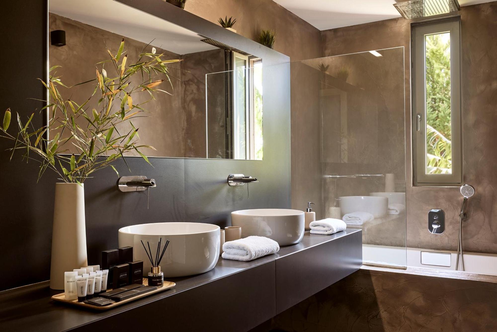 Fuerte Chania - Including Two 7-seater Vans, Airport Shuttle, Breakfast Villa *