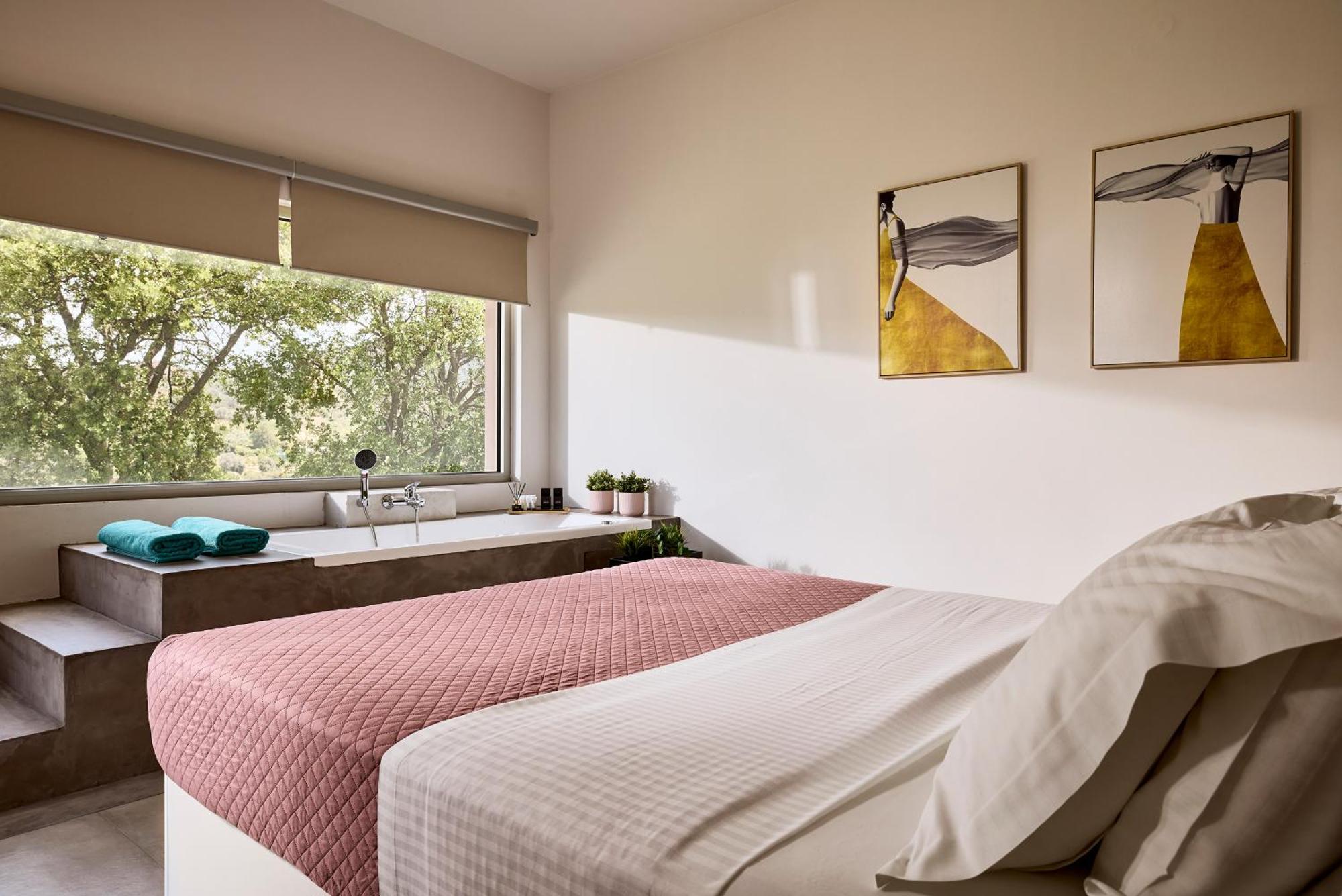 Villa Fuerte Chania - Including Two 7-seater Vans, Airport Shuttle, Breakfast Alikianos