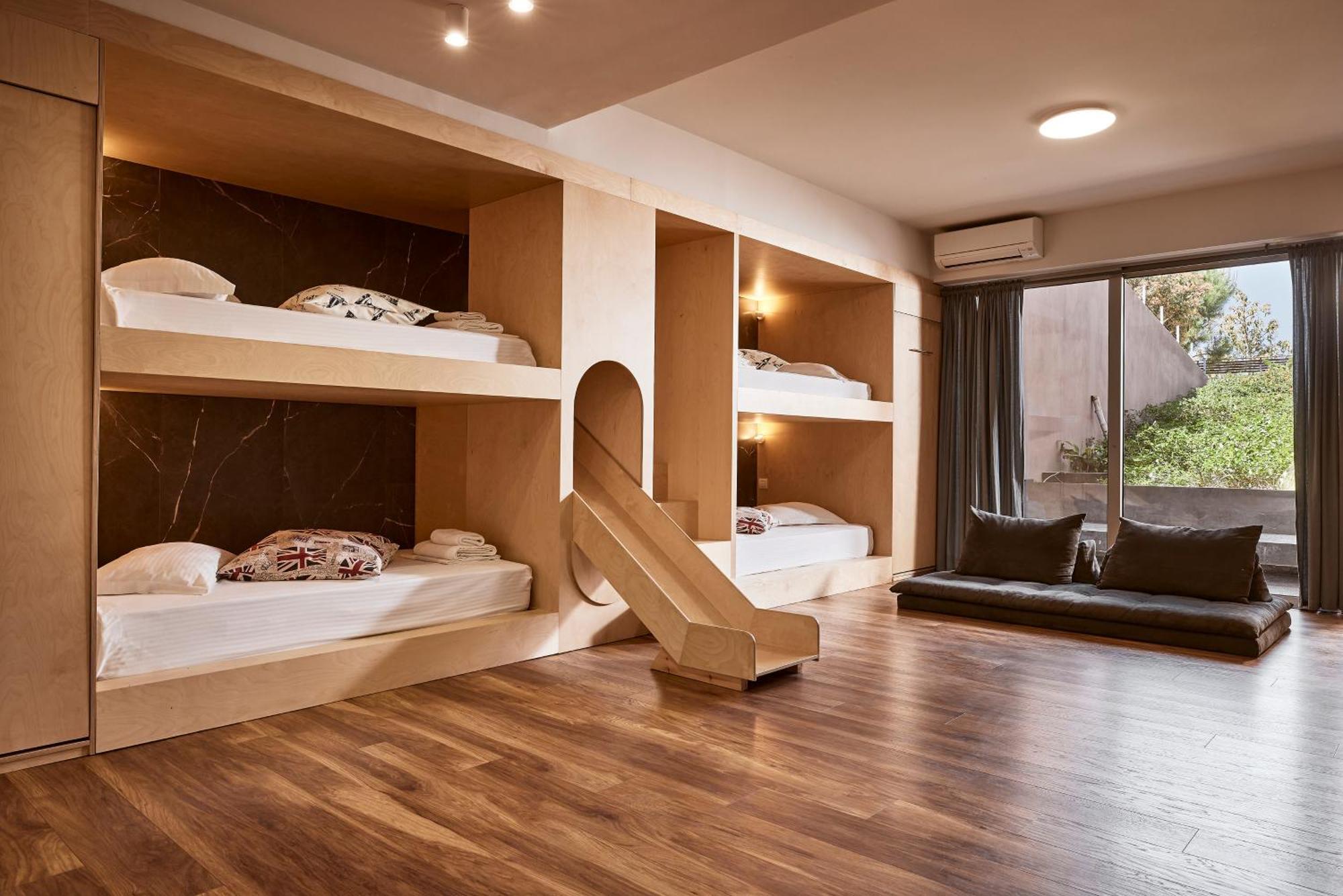 Fuerte Chania - Including Two 7-seater Vans, Airport Shuttle, Breakfast Alikianos