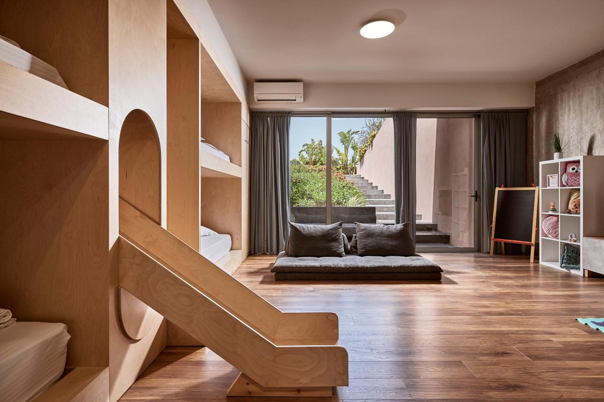 Fuerte Chania - Including Two 7-seater Vans, Airport Shuttle, Breakfast Villa Alikianos