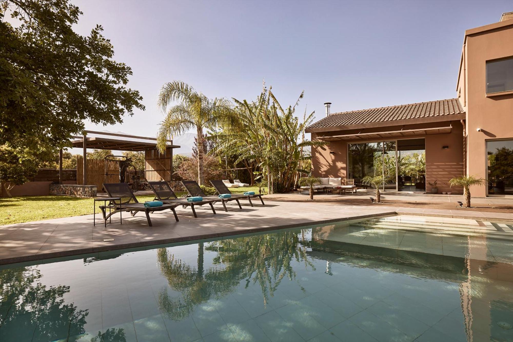 Villa Fuerte Chania - Including Two 7-seater Vans, Airport Shuttle, Breakfast Alikianos
