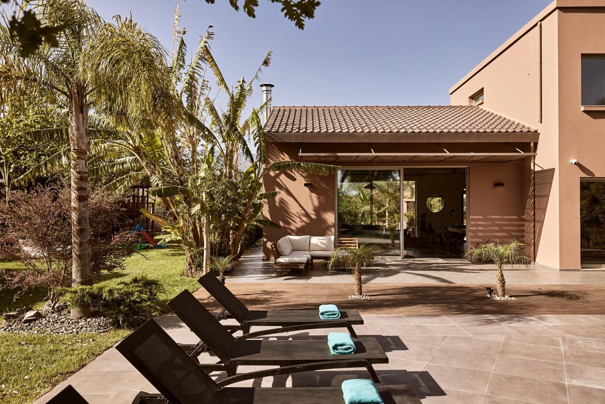 Fuerte Chania - Including Two 7-seater Vans, Airport Shuttle, Breakfast Villa *