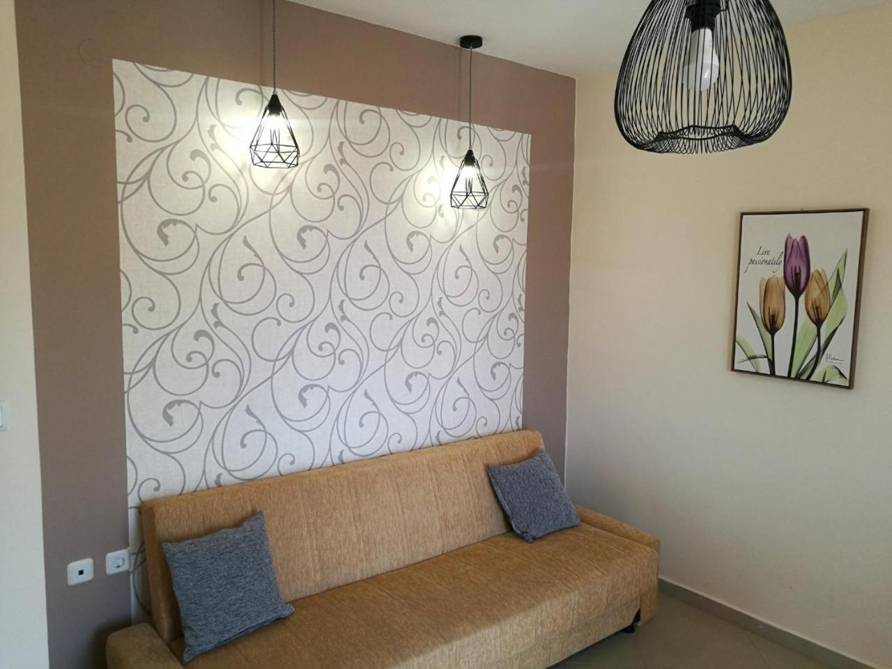 Evris House Color