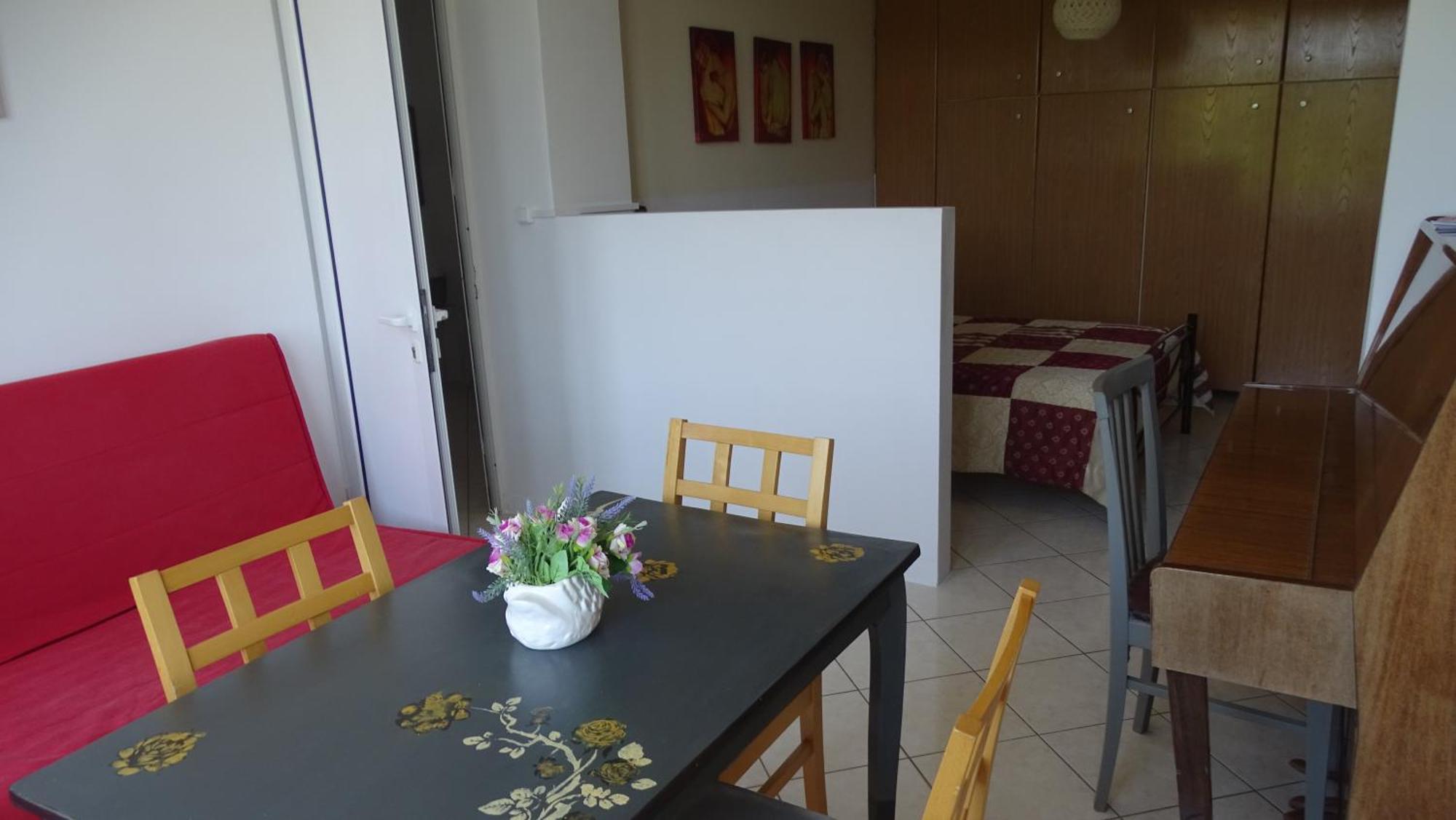 Artemis Greenhill Apartment *