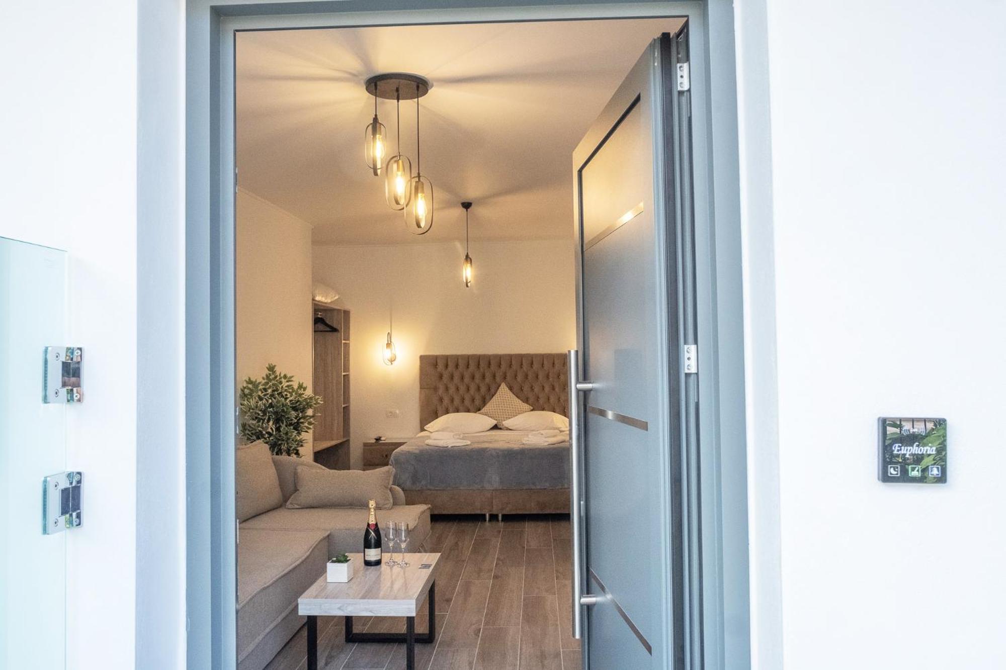 Serenity Luxe Aparthotel