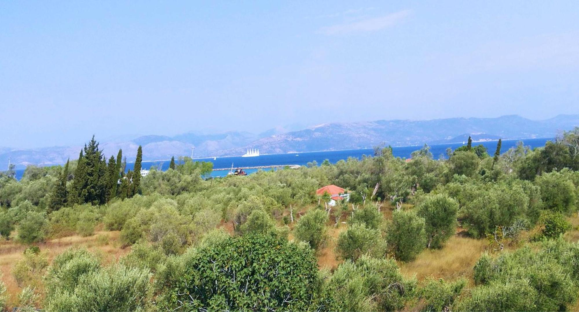 Anemomylos Luxus Suites-boutique & Pool Apartment *