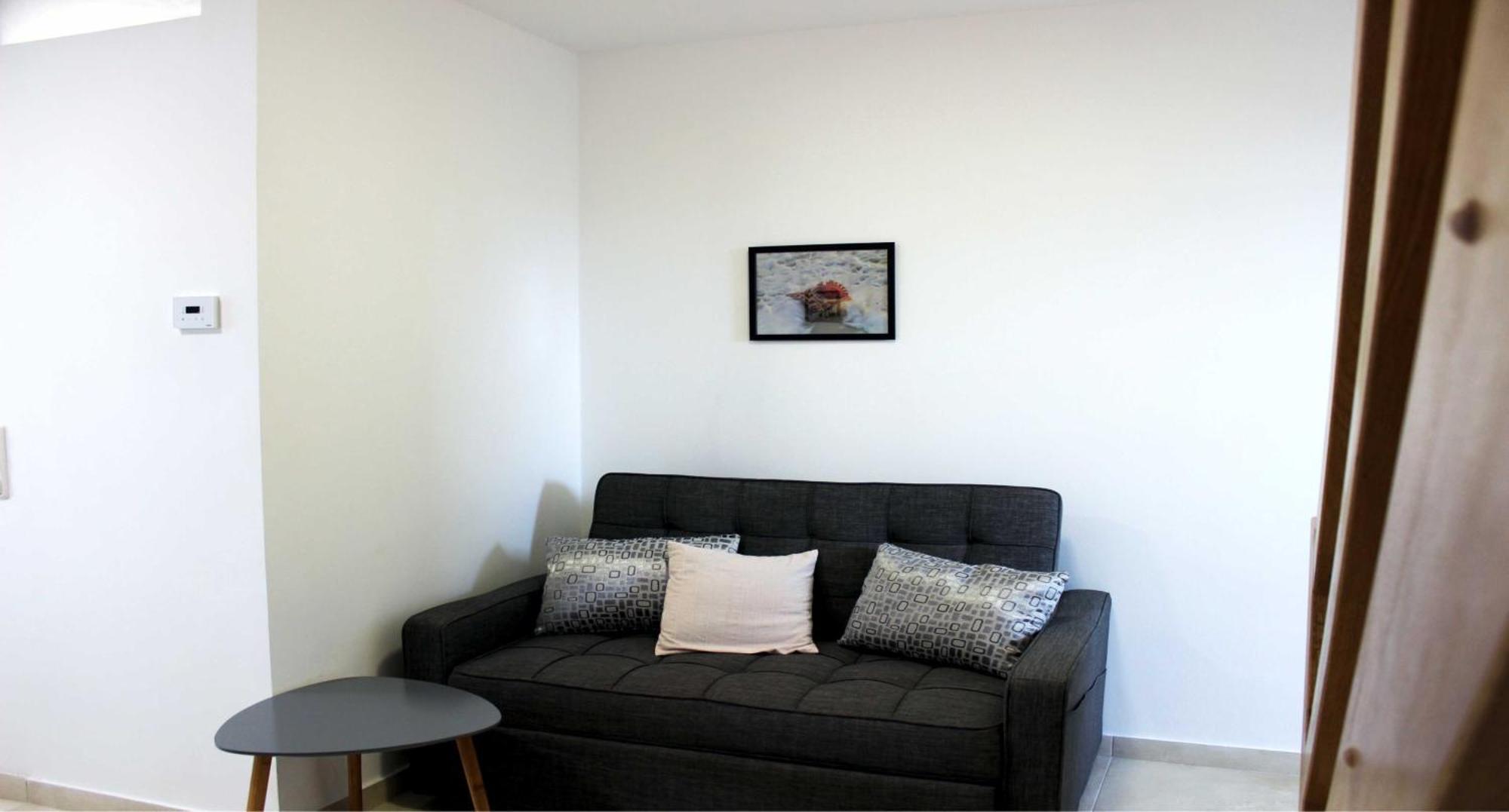Anemomylos Luxus Suites-boutique & Pool Apartment