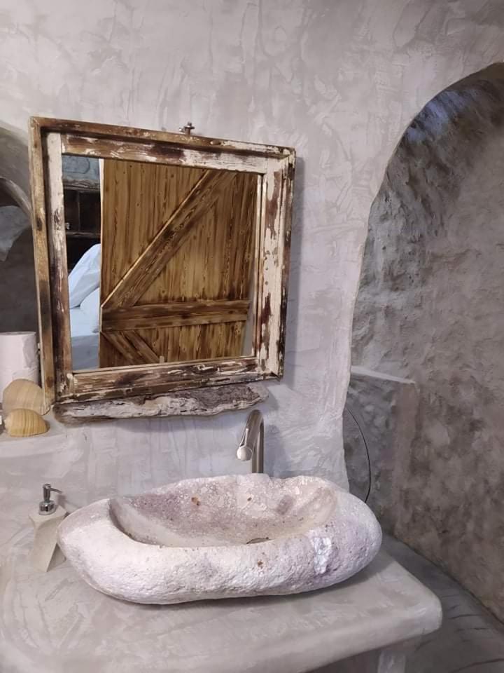 Capetan Nikolas-boat House Klima (Milos)