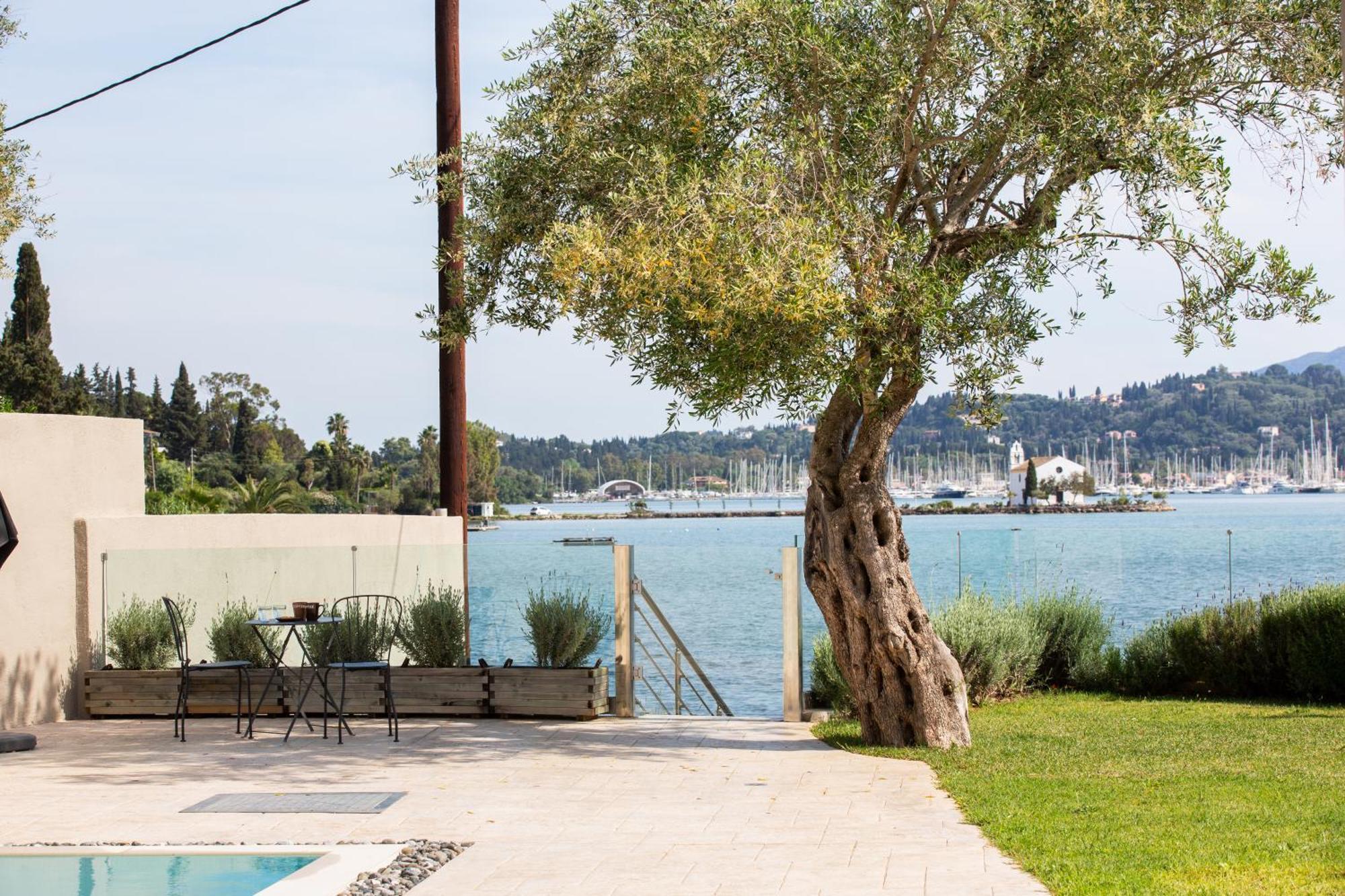 White Swan With Private Pool And Jacuzzi Villa *