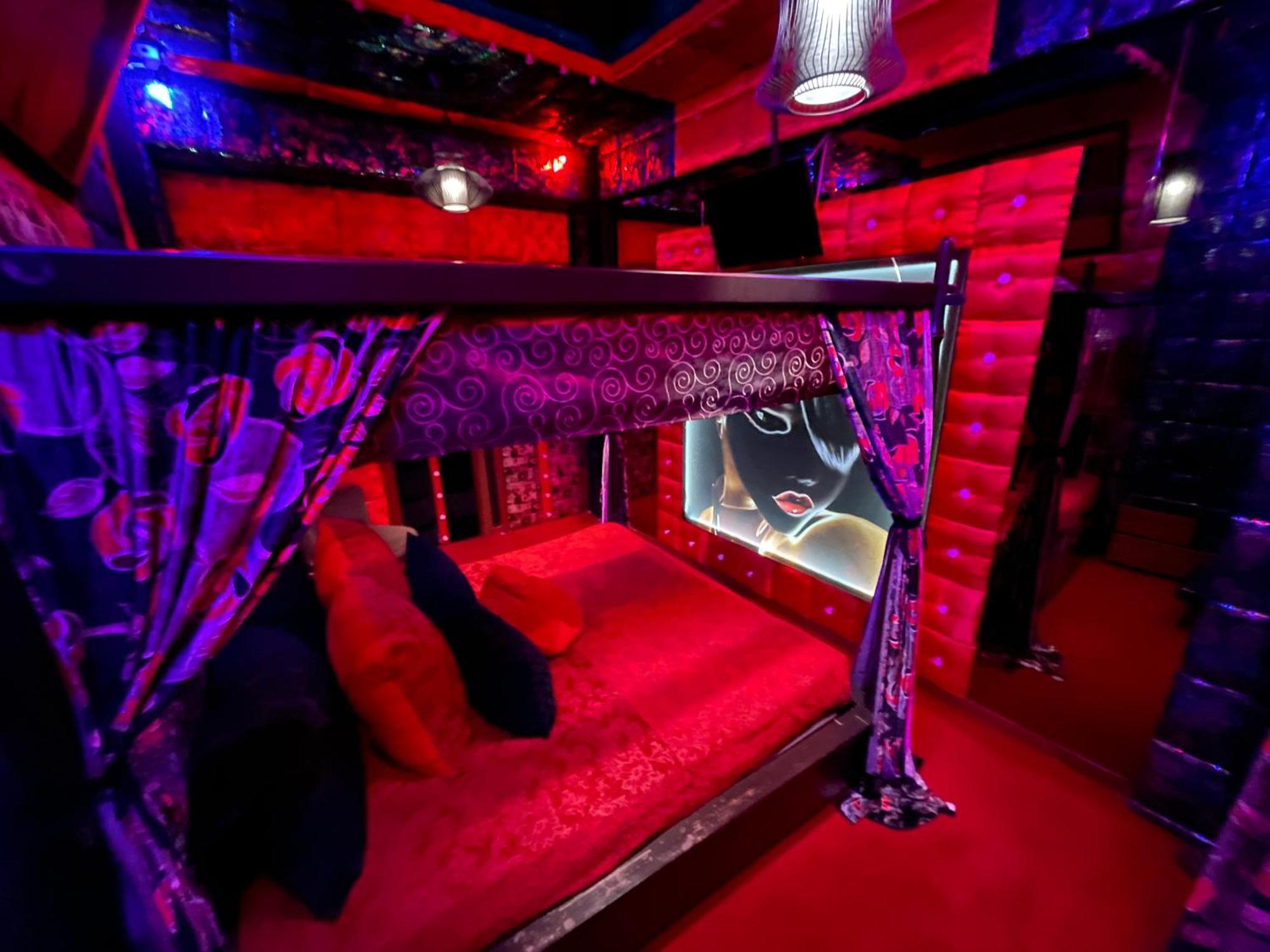 Love hotel Priamos Erato *