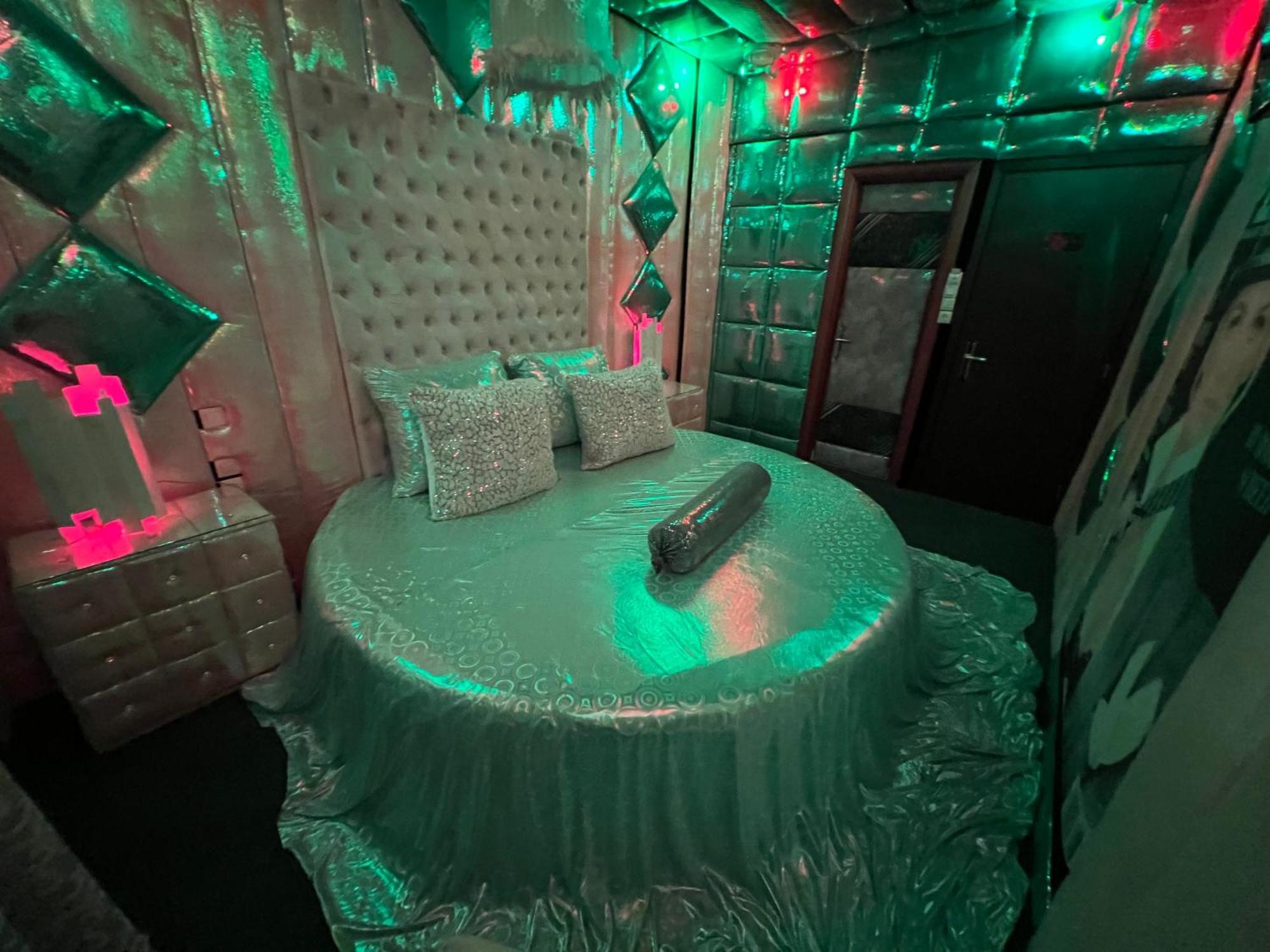 Priamos Erato Love hotel *