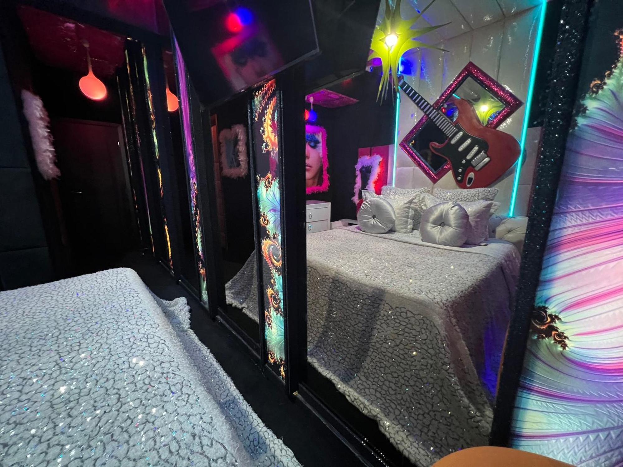 Priamos Erato Love hotel