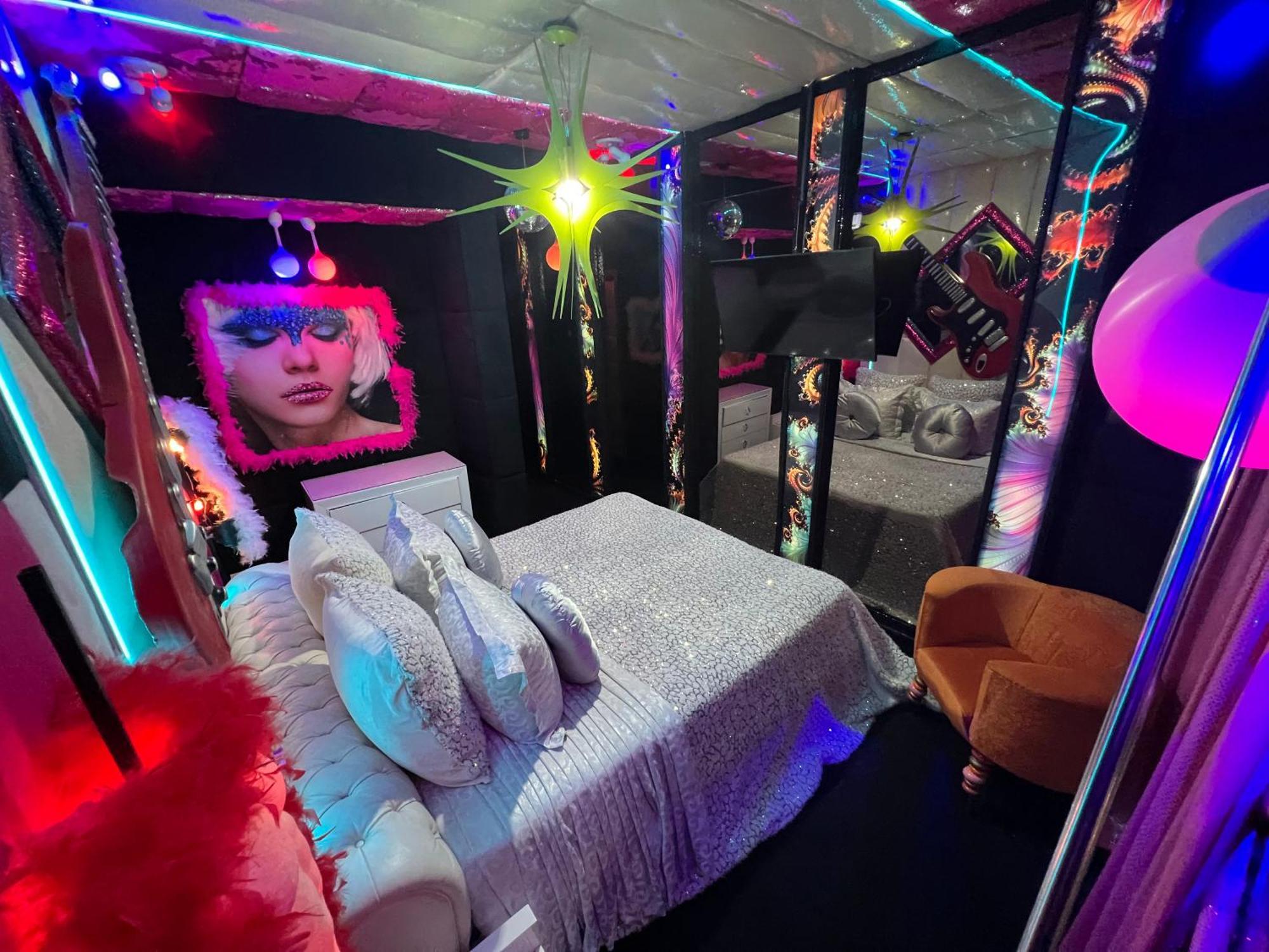 Love hotel Priamos Erato *