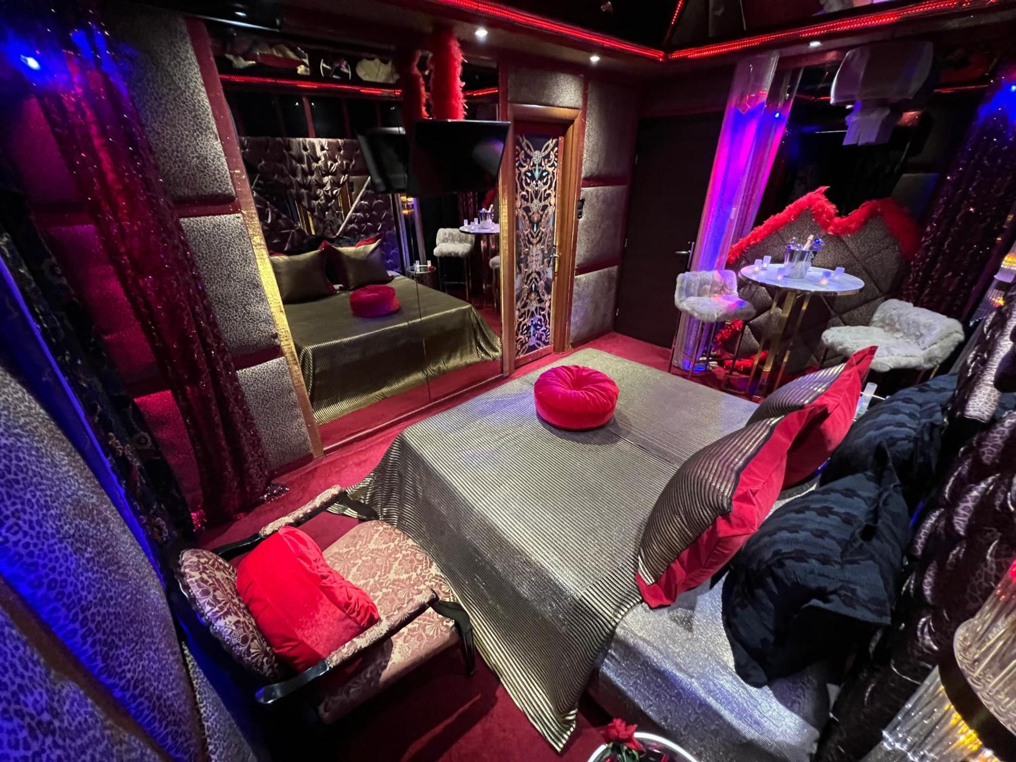 Priamos Erato Love hotel