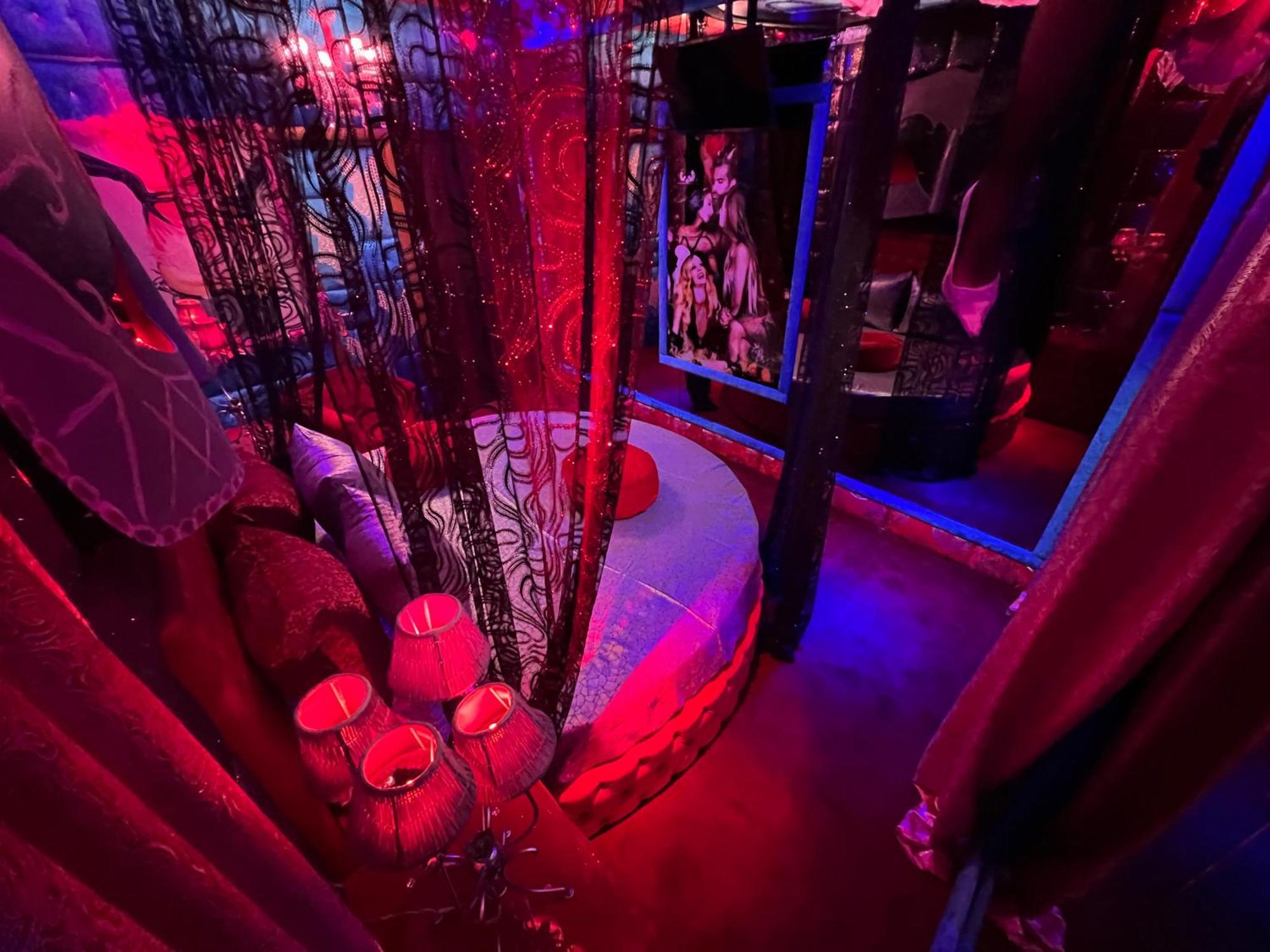 Love hotel Priamos Erato