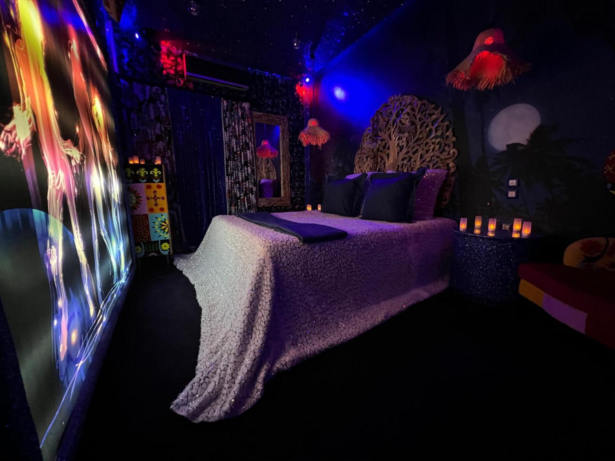 Priamos Erato Love hotel *