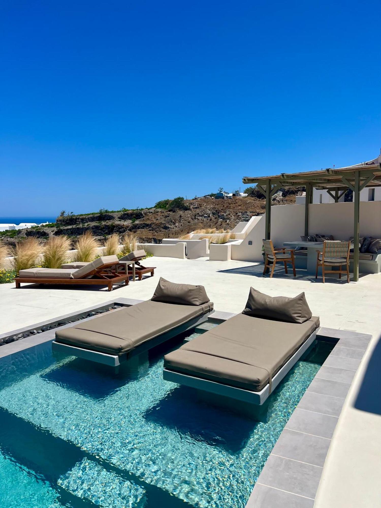 Lavadoze Luxury Hotel