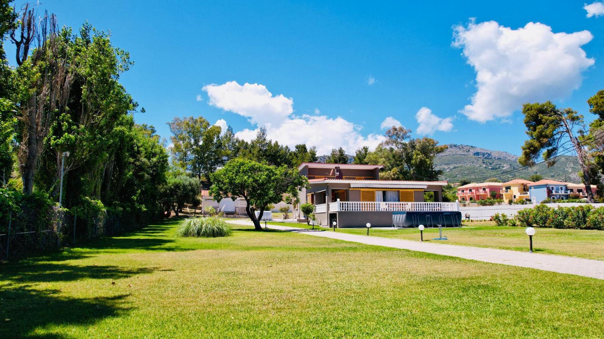 Gazonia Family Estate Guest house *