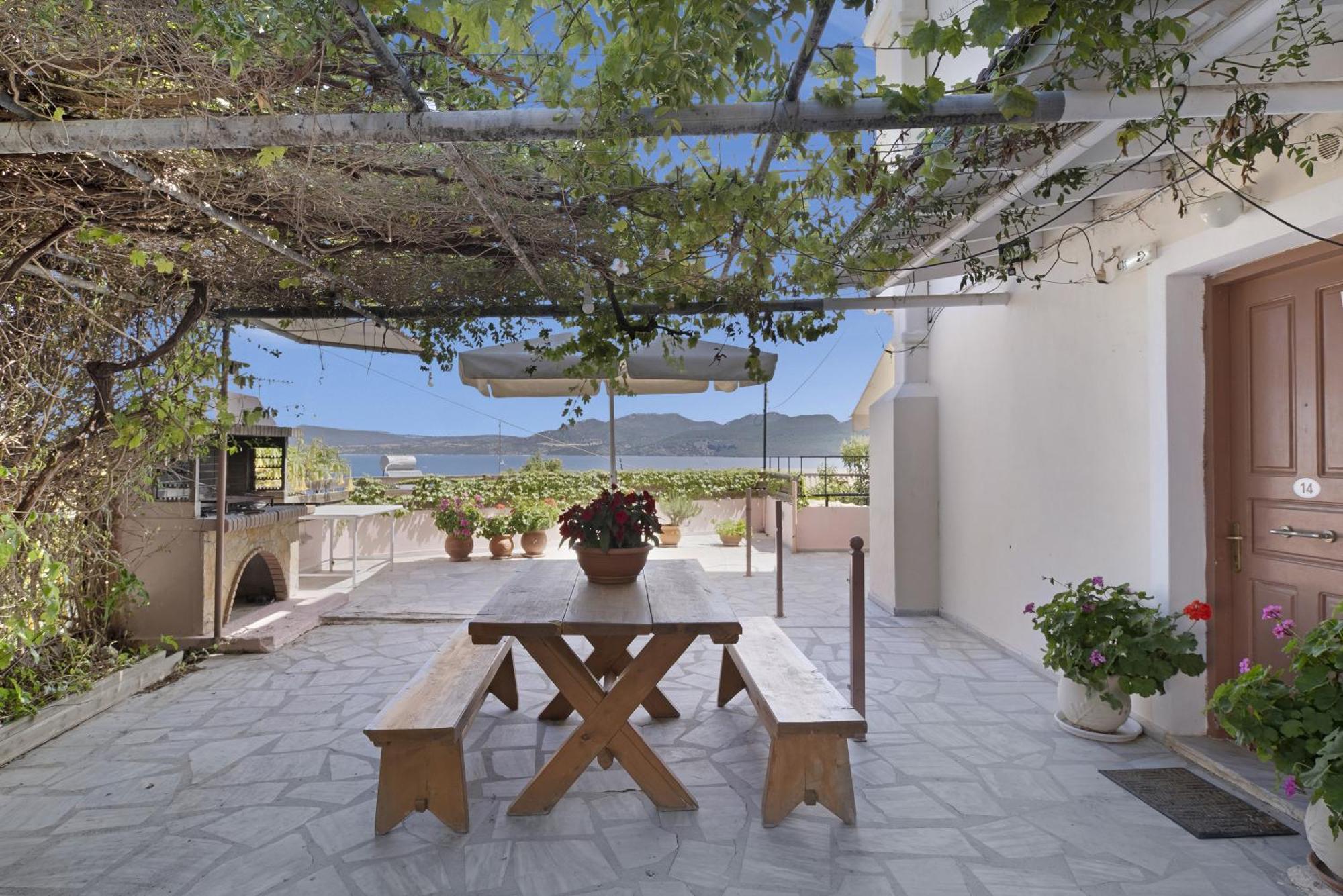 Tasoula With Sea View 6 *