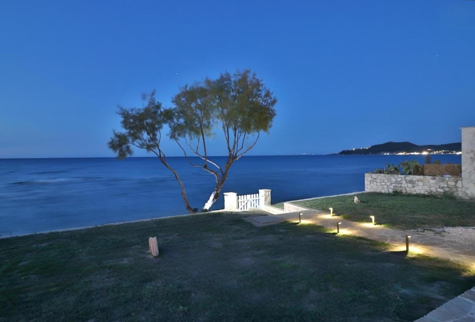 Seafront Wooden House Vounaraki 4 Holiday home