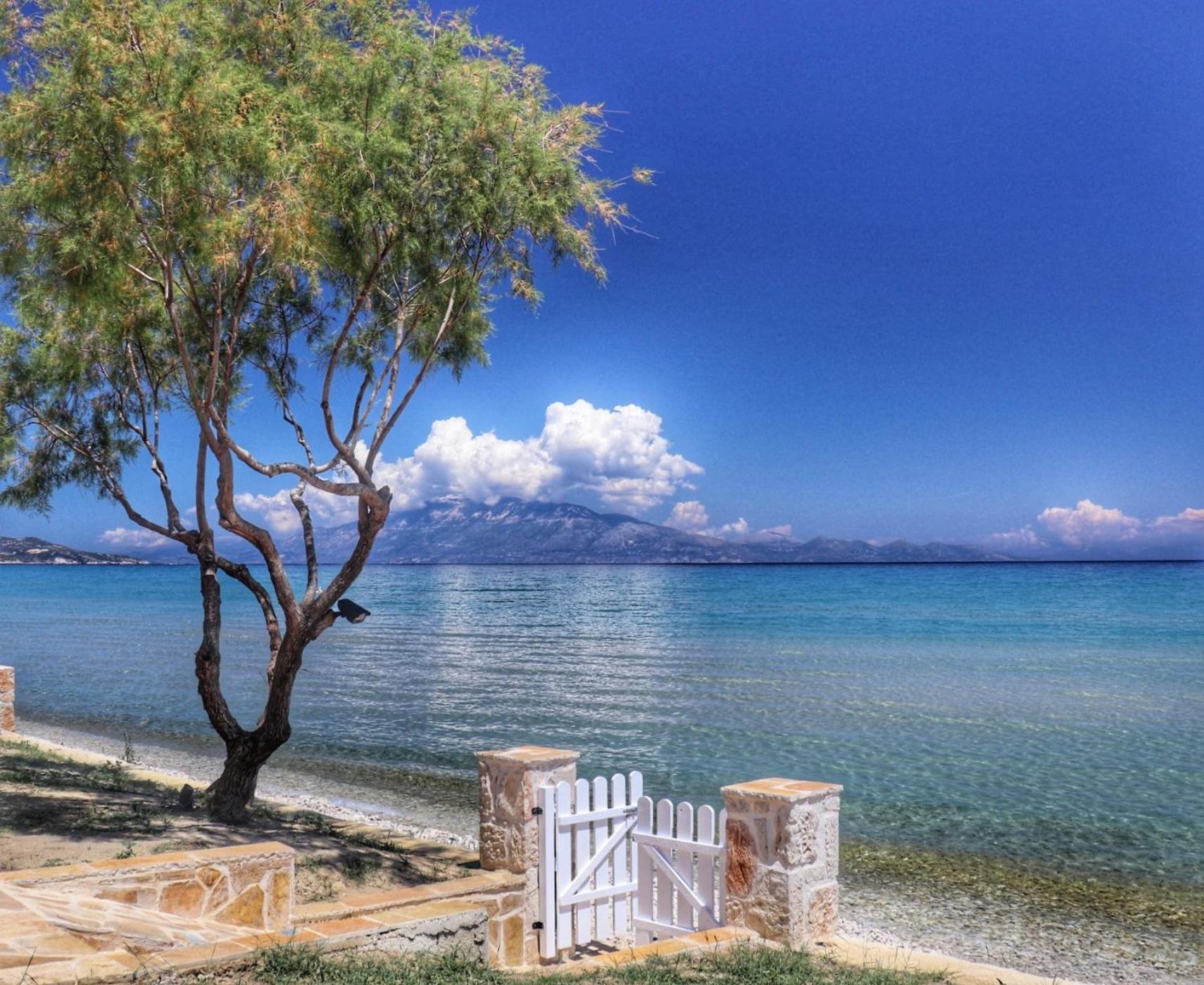 Seafront Wooden House Vounaraki 4 Holiday home *