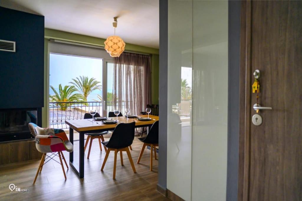 Spiros Seaside House With View *