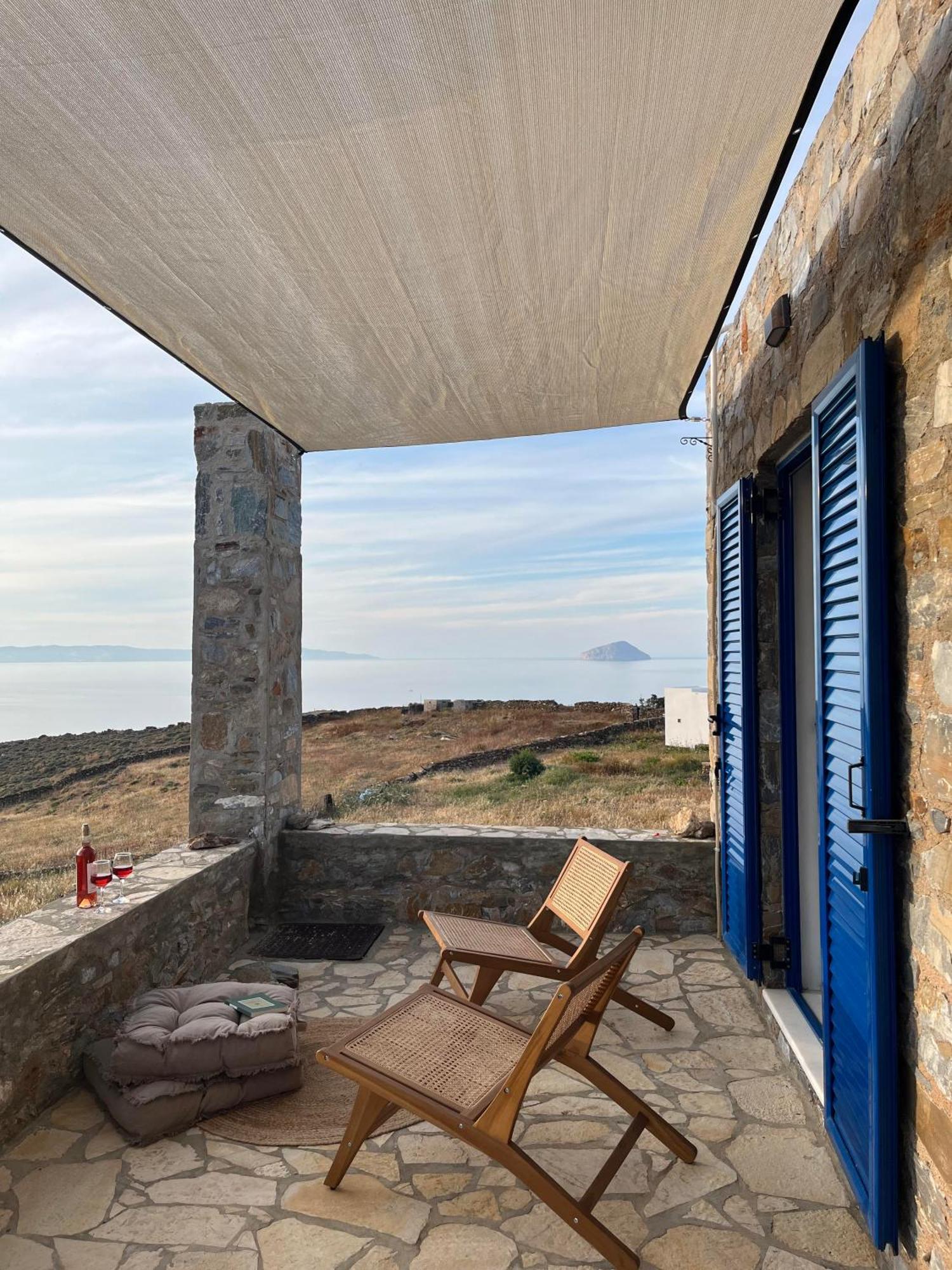 Liogerma * Serifos Town