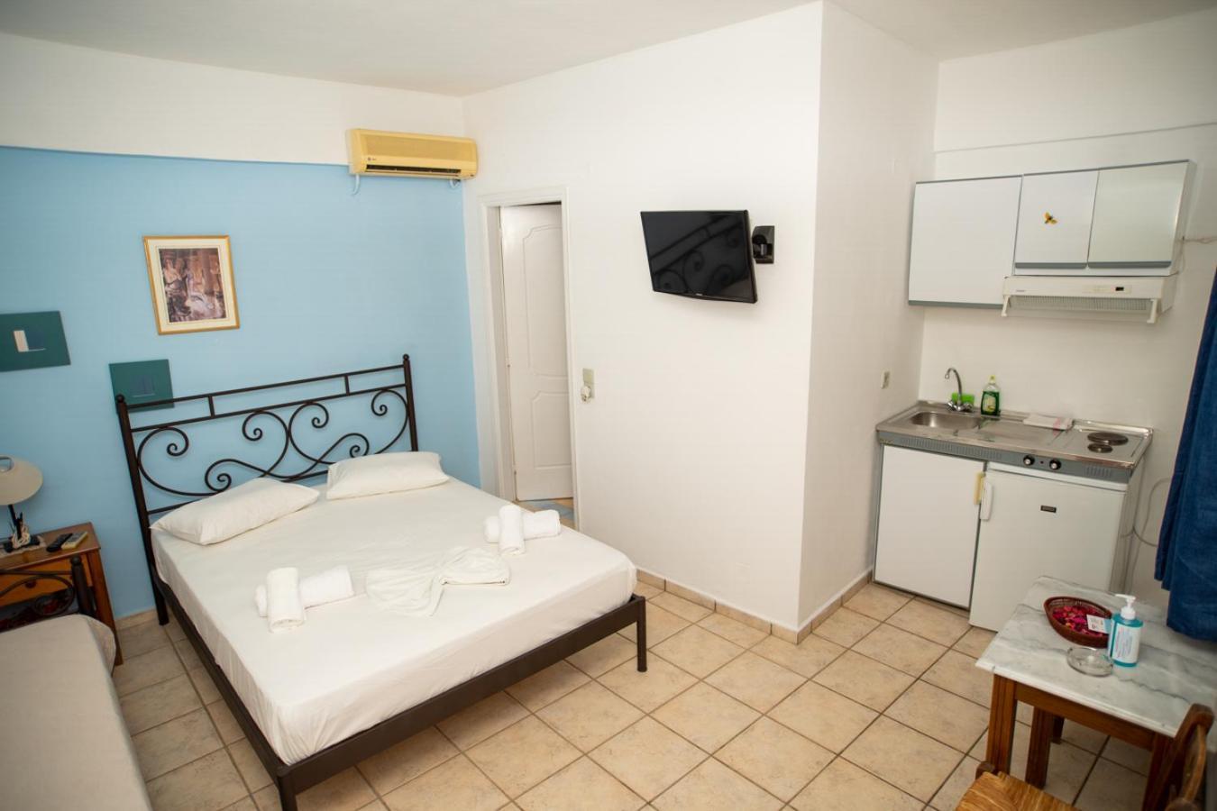 Manos Hotel