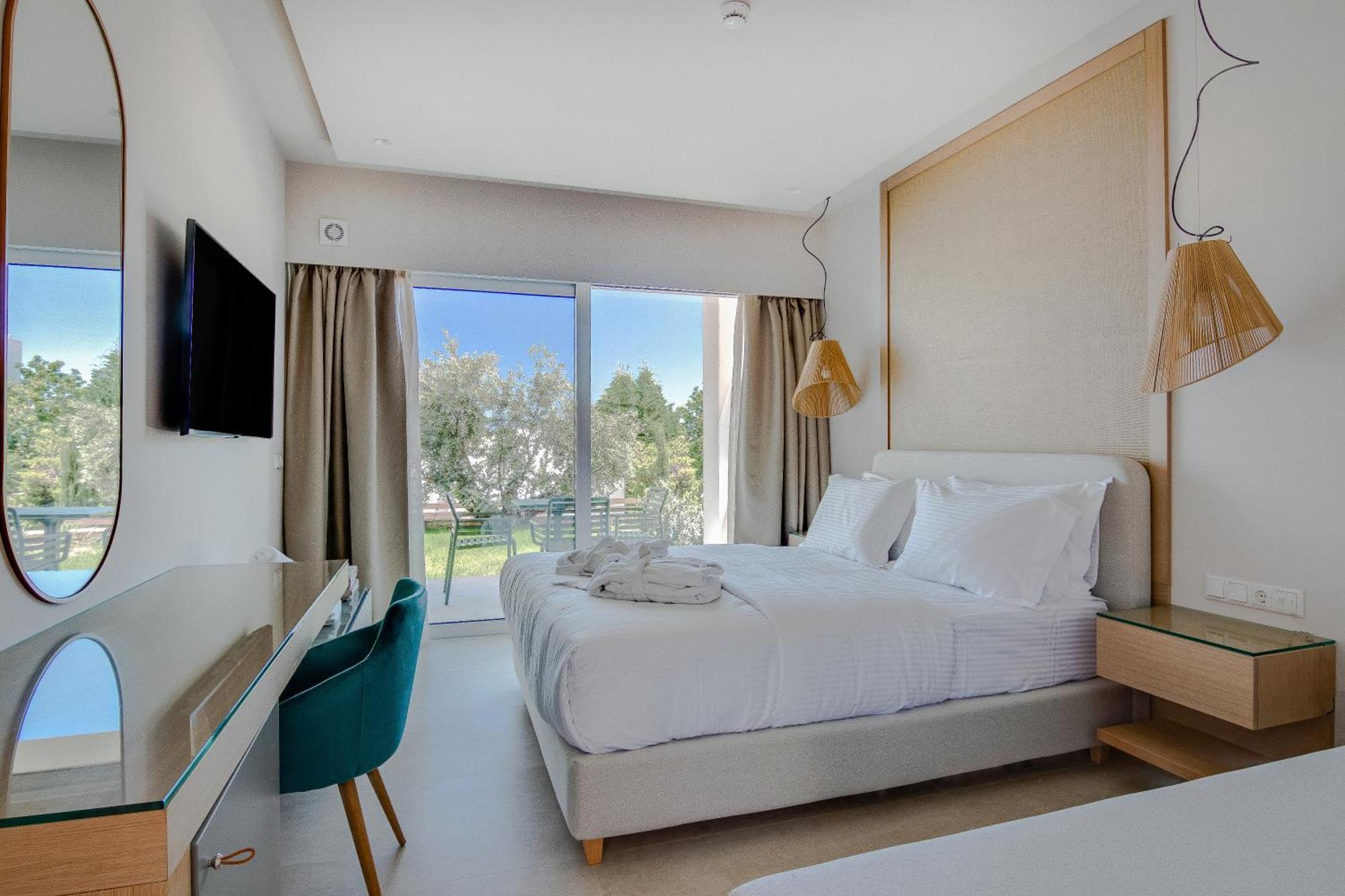 Colonides Hotel 4*