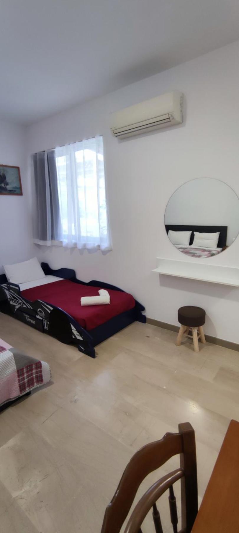 Oasis Apartments & Rooms *