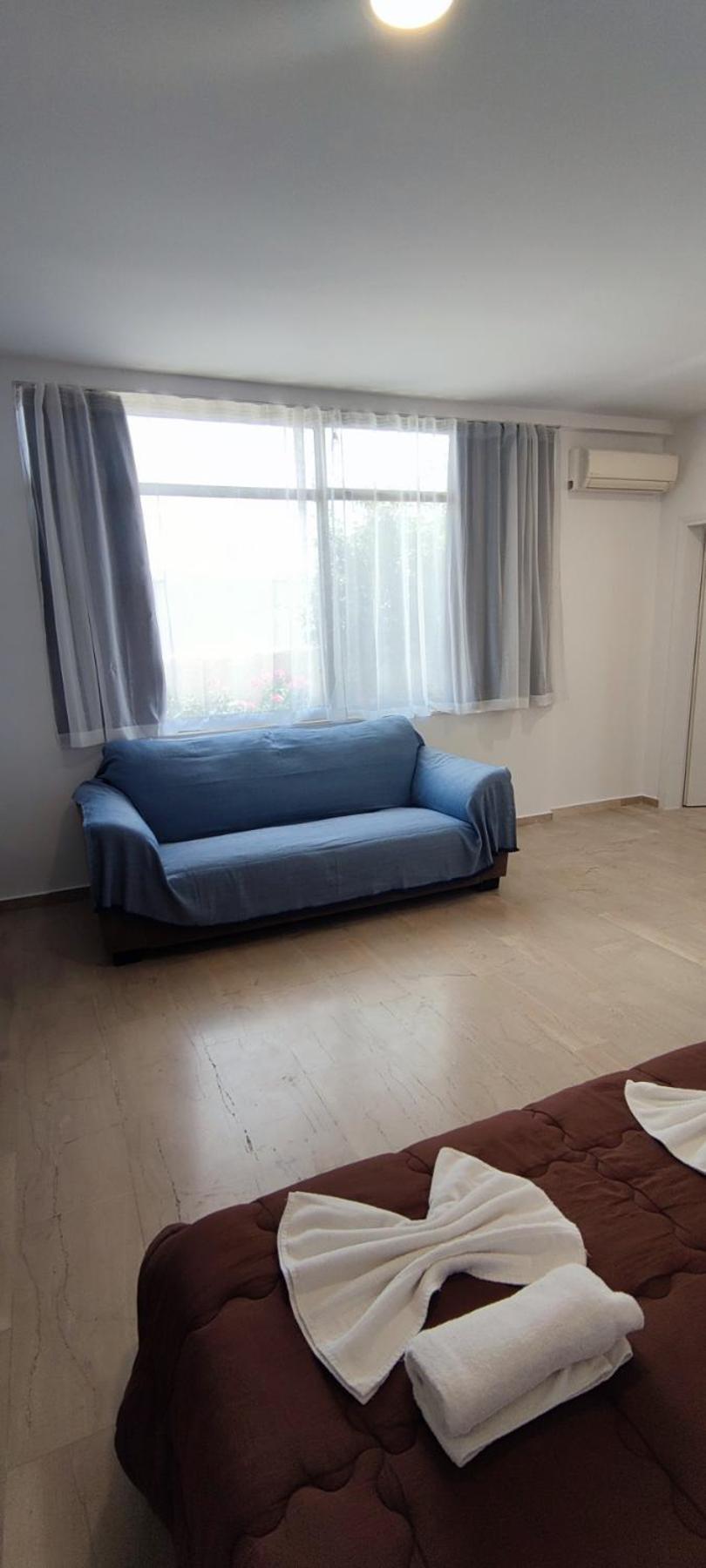 Oasis Apartments & Rooms