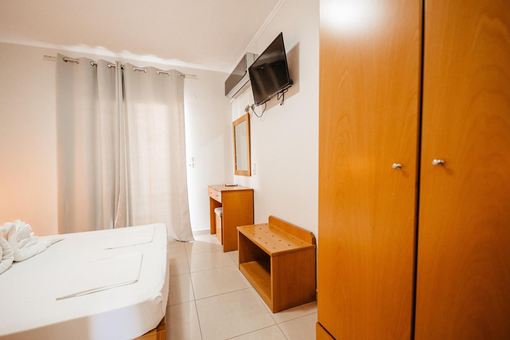 Aparthotel Marialena Potos