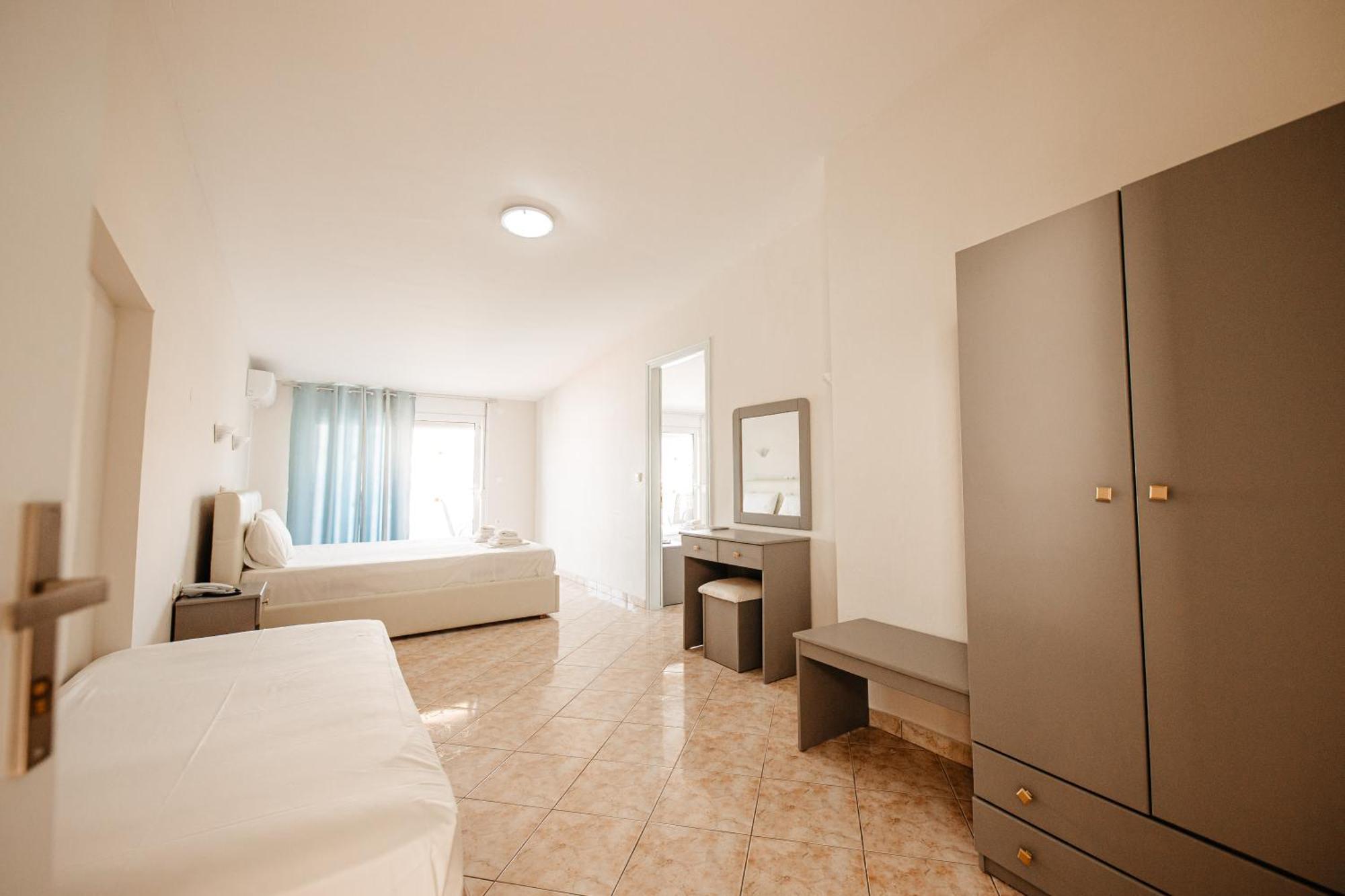 Aparthotel Marialena Potos