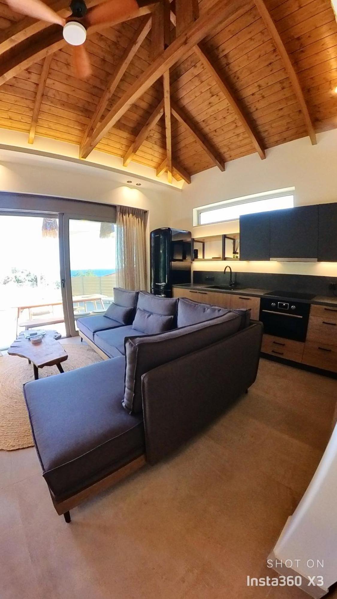 Luxury Living Vrachos